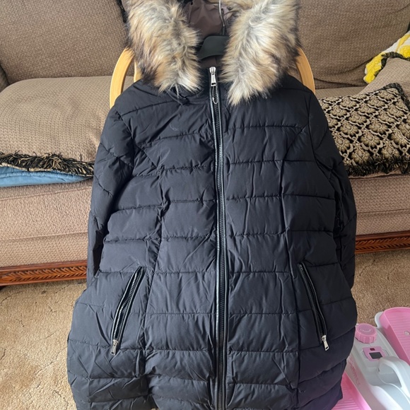 Black Puffer jacket - Picture 4 of 5
